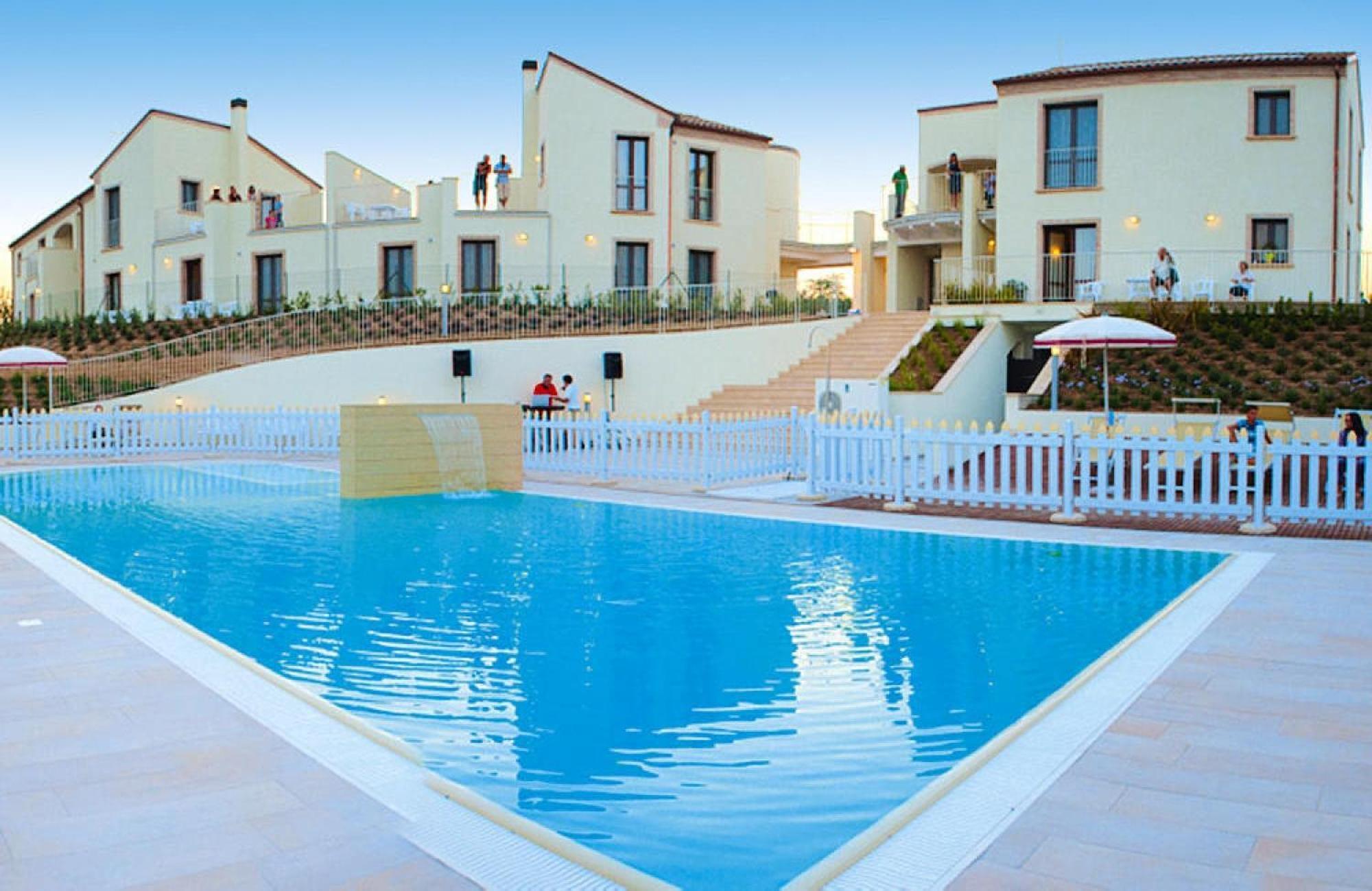 Holiday Resort Contea Dei Ciliegi 佩达索 外观 照片