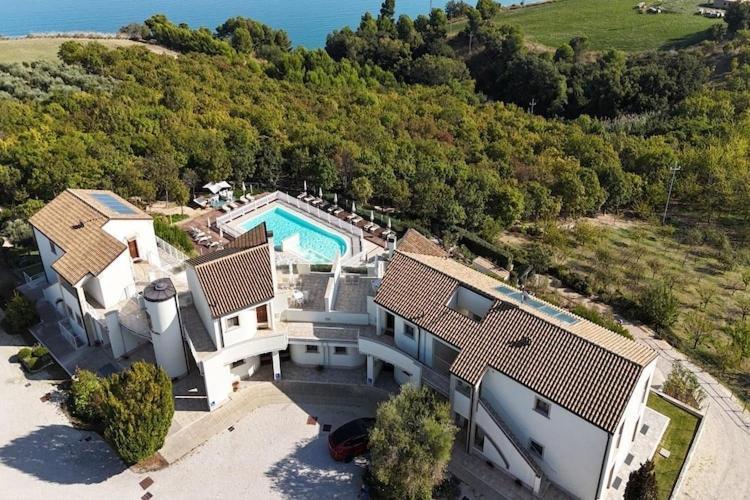 Holiday Resort Contea Dei Ciliegi 佩达索 外观 照片