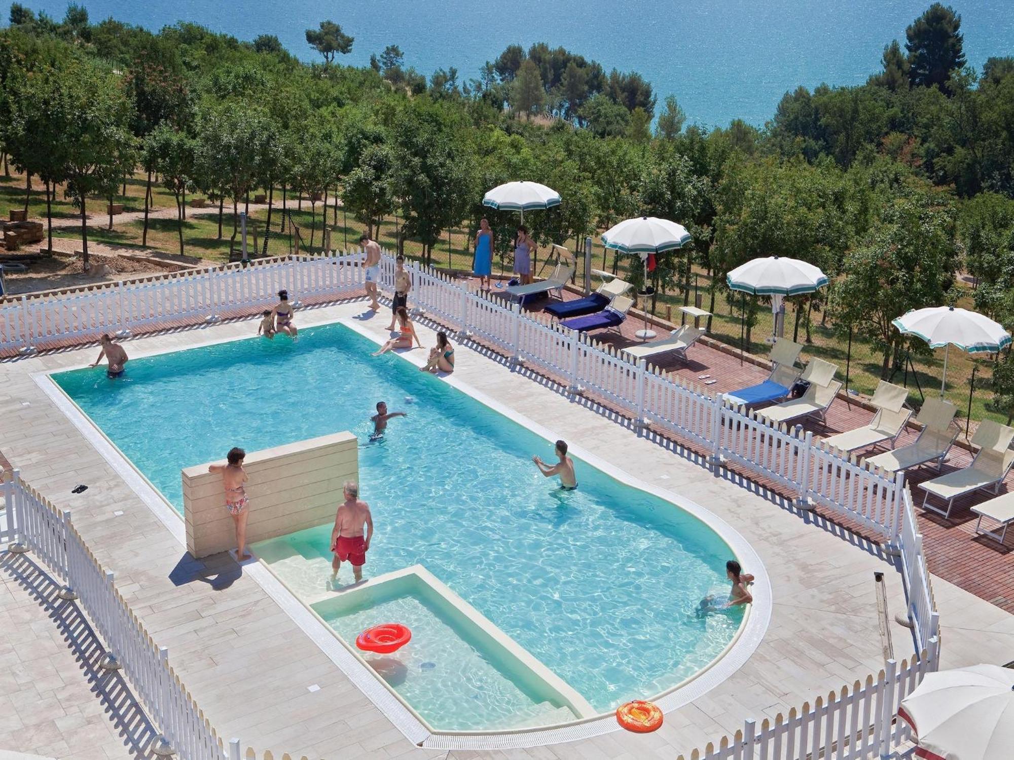 Holiday Resort Contea Dei Ciliegi 佩达索 外观 照片
